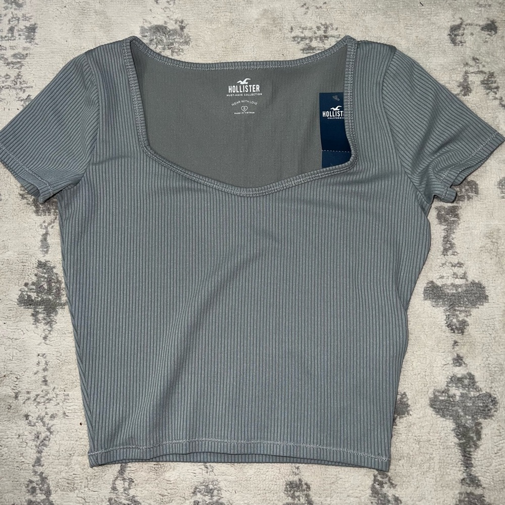 Hollister t shirt